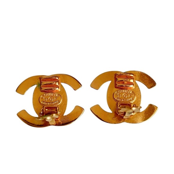 CHANEL Vintage Gold Logo Earrings - Picture 6 of 7